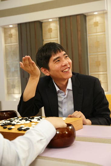이세돌, 양딩신 꺾고 2년 연속 결승 진출