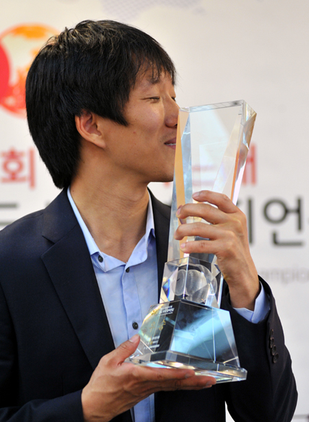 ‘백홍석, 세계대회 2관왕 등극’ 바둑계 톱뉴스로 뽑혀