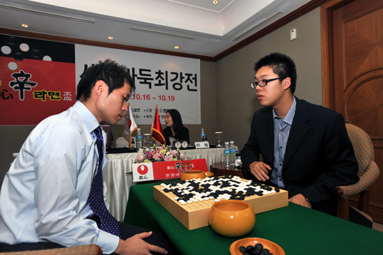 중국 탄샤오, 일본 다카오 꺾고 서전 장식