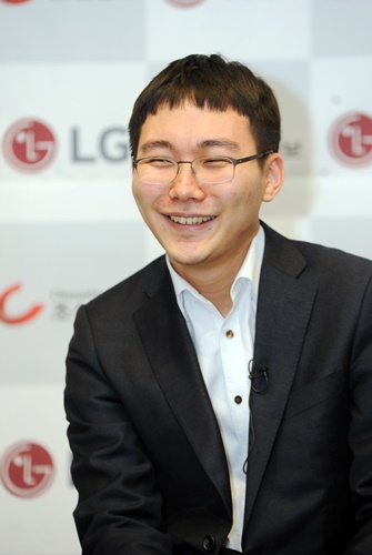 박정환, 김지석 꺾고 LG배 첫 우승