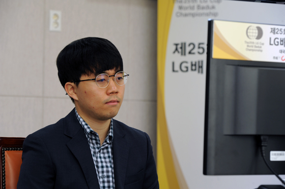 신민준, LG배 결승2국 반격 성공