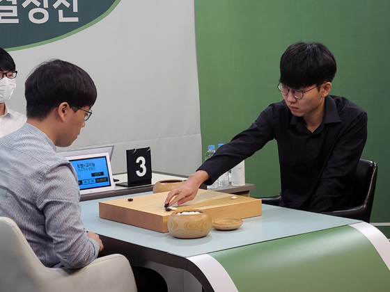 신진서, 쏘팔코사놀 최고기사결정전 3연패 달성