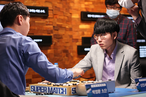 ‘5연승’ 신진서, 남해 슈퍼매치 전승 가도