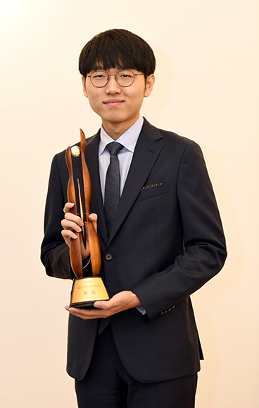 ‘무패행진’ 신진서, 박정환 제치고 통산 승률 1위 올라