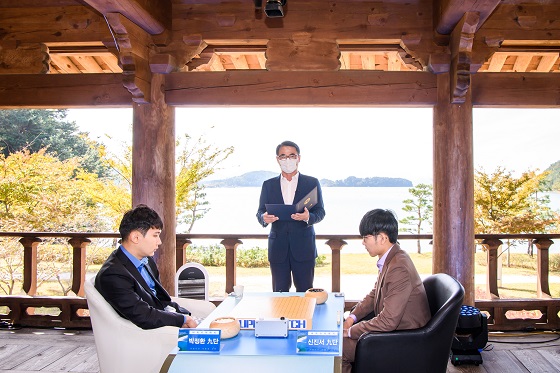 신진서, 남해 슈퍼매치 1국 승리하며 선취점 올려