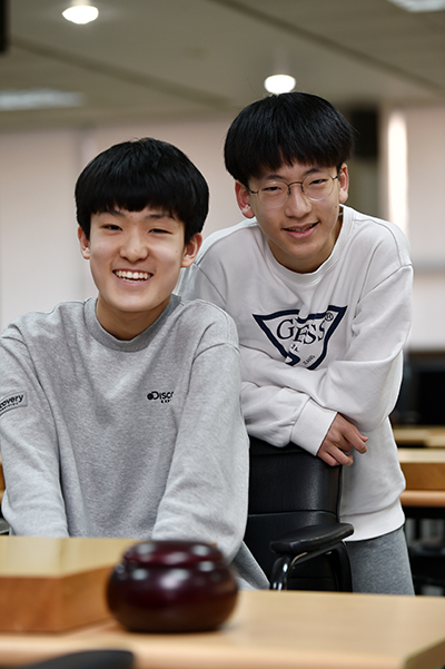 최승철ㆍ윤다우, 입단 관문 통과