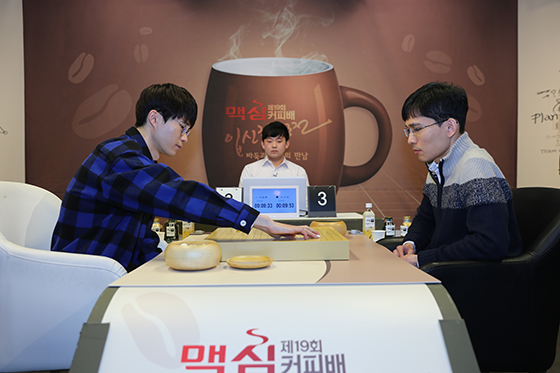 ‘새내기 입신’ 이동훈, 2018년 새해 첫 대국 승리!