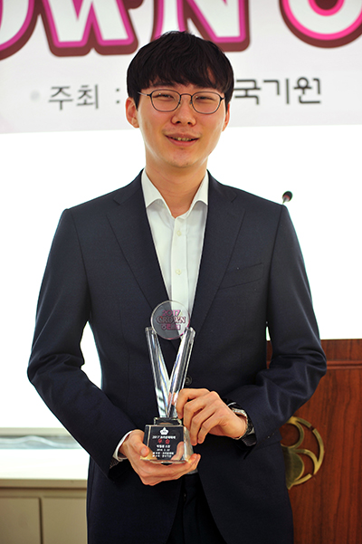 내리막 없는 박정환, 52개월 연속 1위 질주