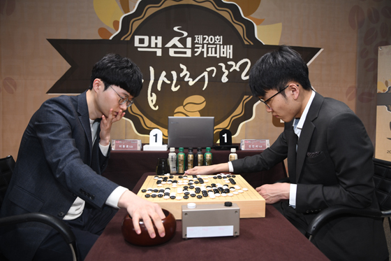 이동훈, 맥심커피배 결승2국서 반격 성공