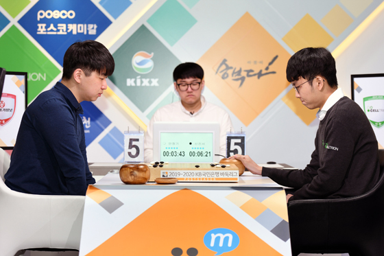 ‘폭주 기관차’ 신진서, 28연승 질주