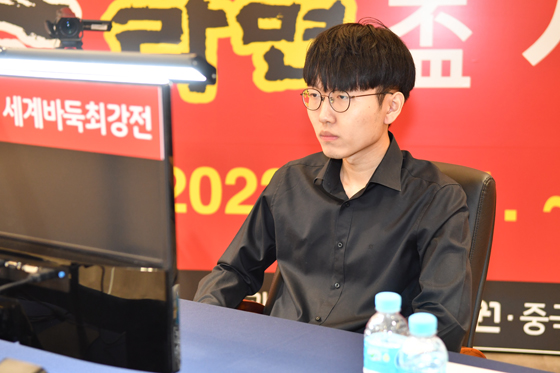 신진서, 중국 미위팅 꺾고 농심신라면배 첫승 발진