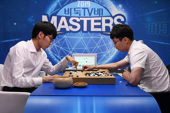 박정환, 신진서 2-0 완파… 초대 바둑TV배 왕좌 등극