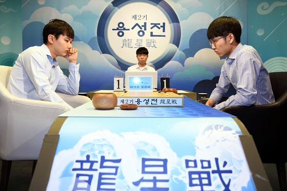 박정환, 신진서 연파하고 첫 용성전 우승… 30번째 우승컵 들어올려