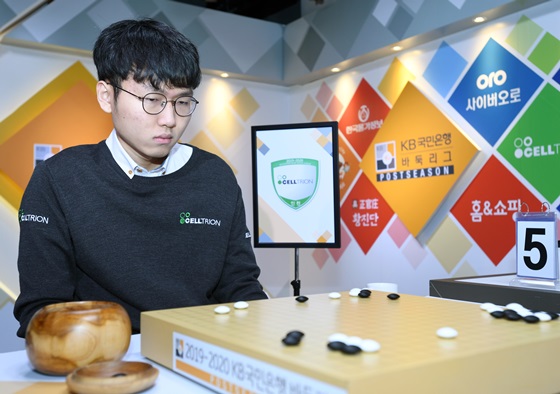 거침없는 연승행진…신진서, 27연승 달성