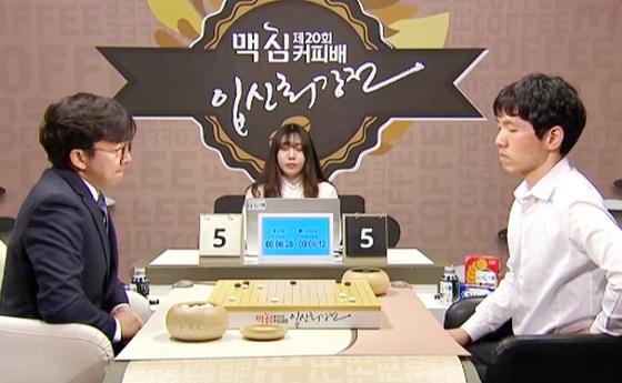 이창호, 40대 자존심 세우며 맥심커피배 8강 진출