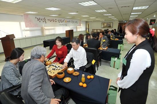 여자기사회, 명사초청 ‘금사바’ 바둑행사 열어 
