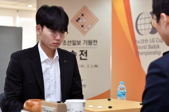 LG배 챔피언 신진서, 50개월 연속 정상 지켜