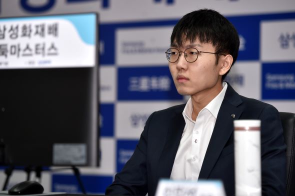 신진서, 35개월 연속 왕좌 지켜